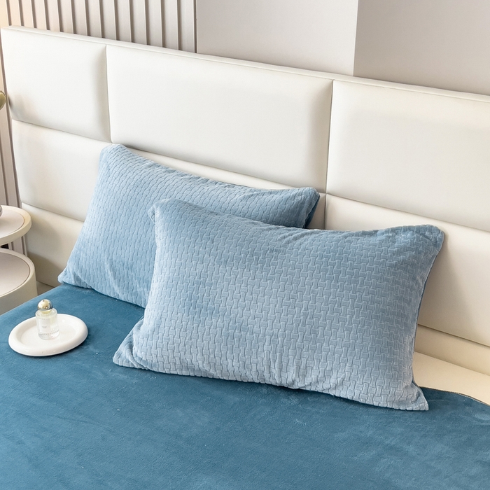 91家纺网 家纺一手货源 找家纺 印季家纺 2025新款立体剪花十字结牛奶绒四件套 蓝灰