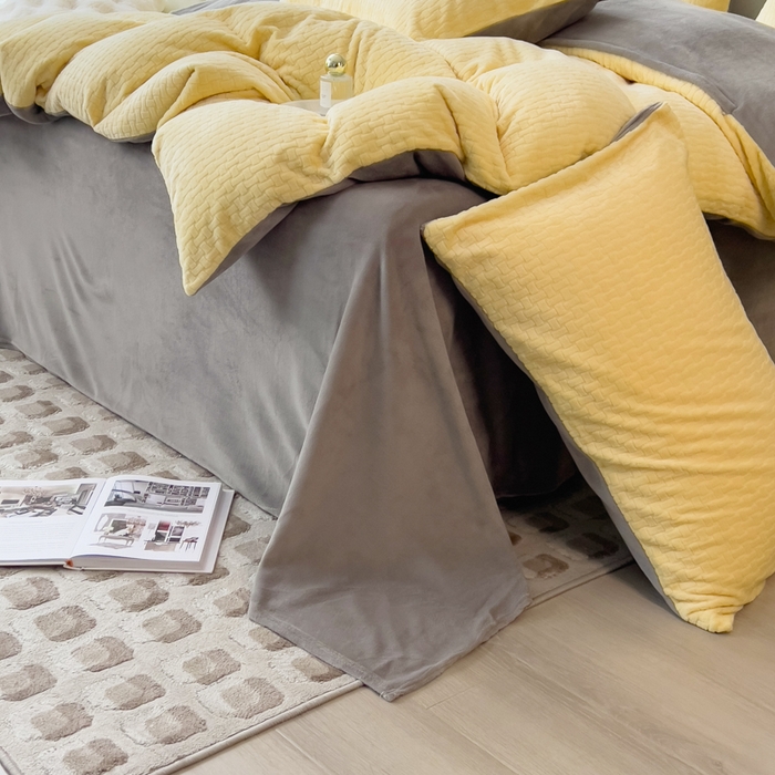 91家纺网 家纺一手货源 找家纺 印季家纺 2025新款立体剪花十字结牛奶绒四件套 亮黄-灰