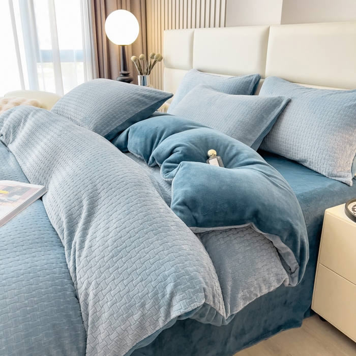 91家纺网 家纺一手货源 找家纺 印季家纺 2025新款立体剪花十字结牛奶绒四件套 蓝灰