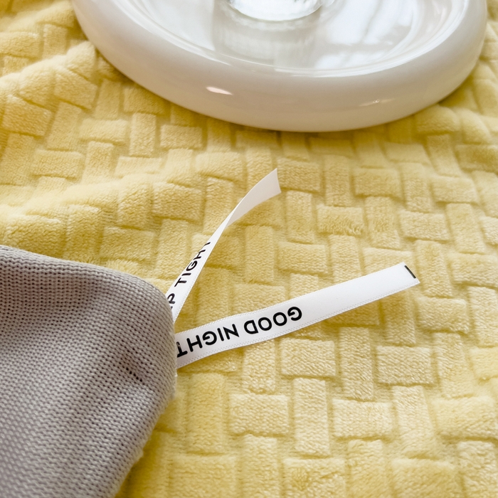 91家纺网 家纺一手货源 找家纺 印季家纺 2025新款立体剪花十字结牛奶绒四件套 亮黄-灰