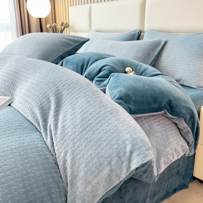 印季家纺 2025新款立体剪花十字结牛奶绒四件套 蓝灰