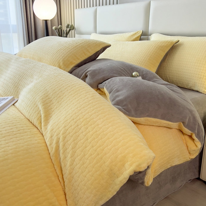 印季家纺 2025新款立体剪花十字结牛奶绒四件套 亮黄-灰