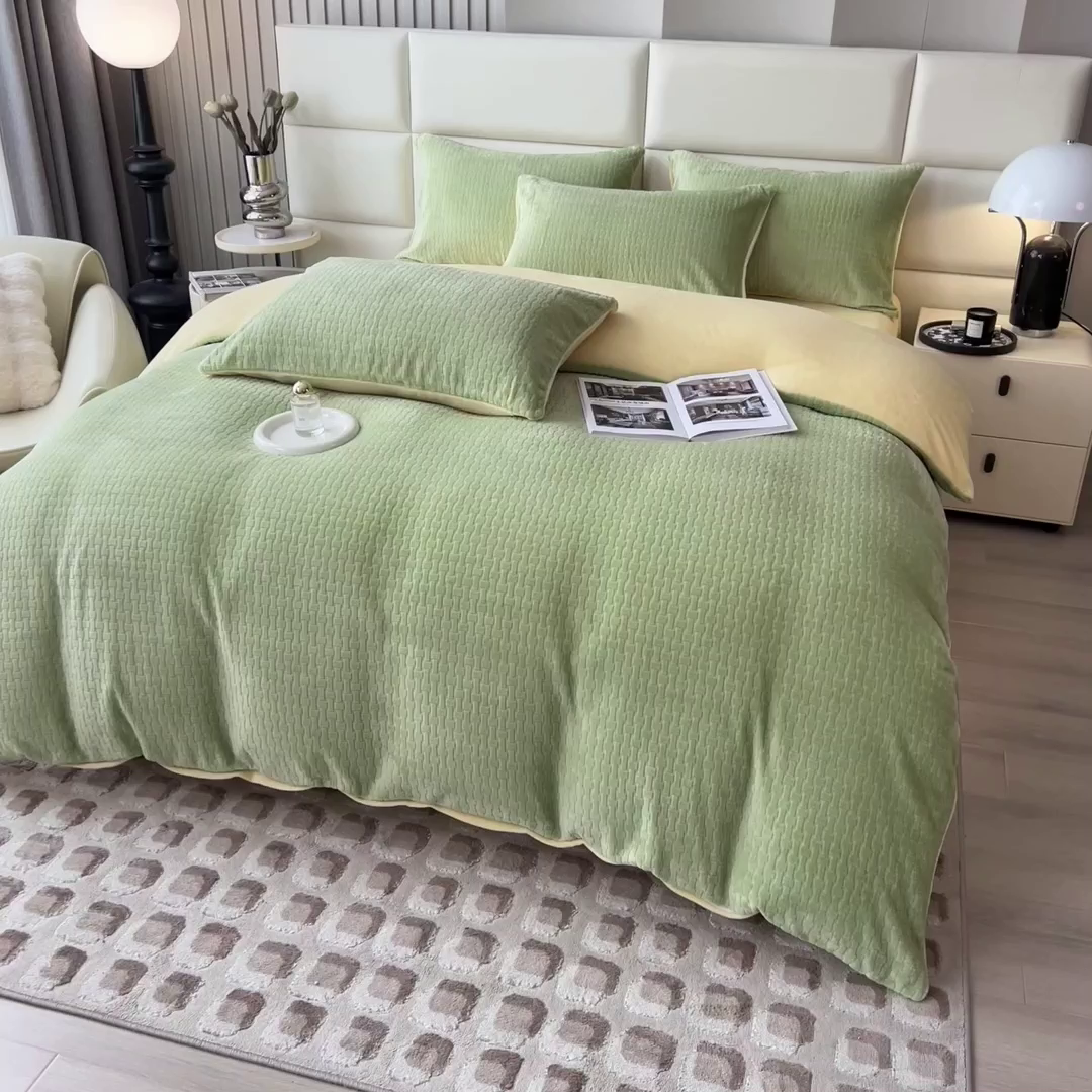 91家纺网 家纺一手货源 找家纺 印季家纺 2025新款立体剪花十字结牛奶绒四件套 草绿-亮黄