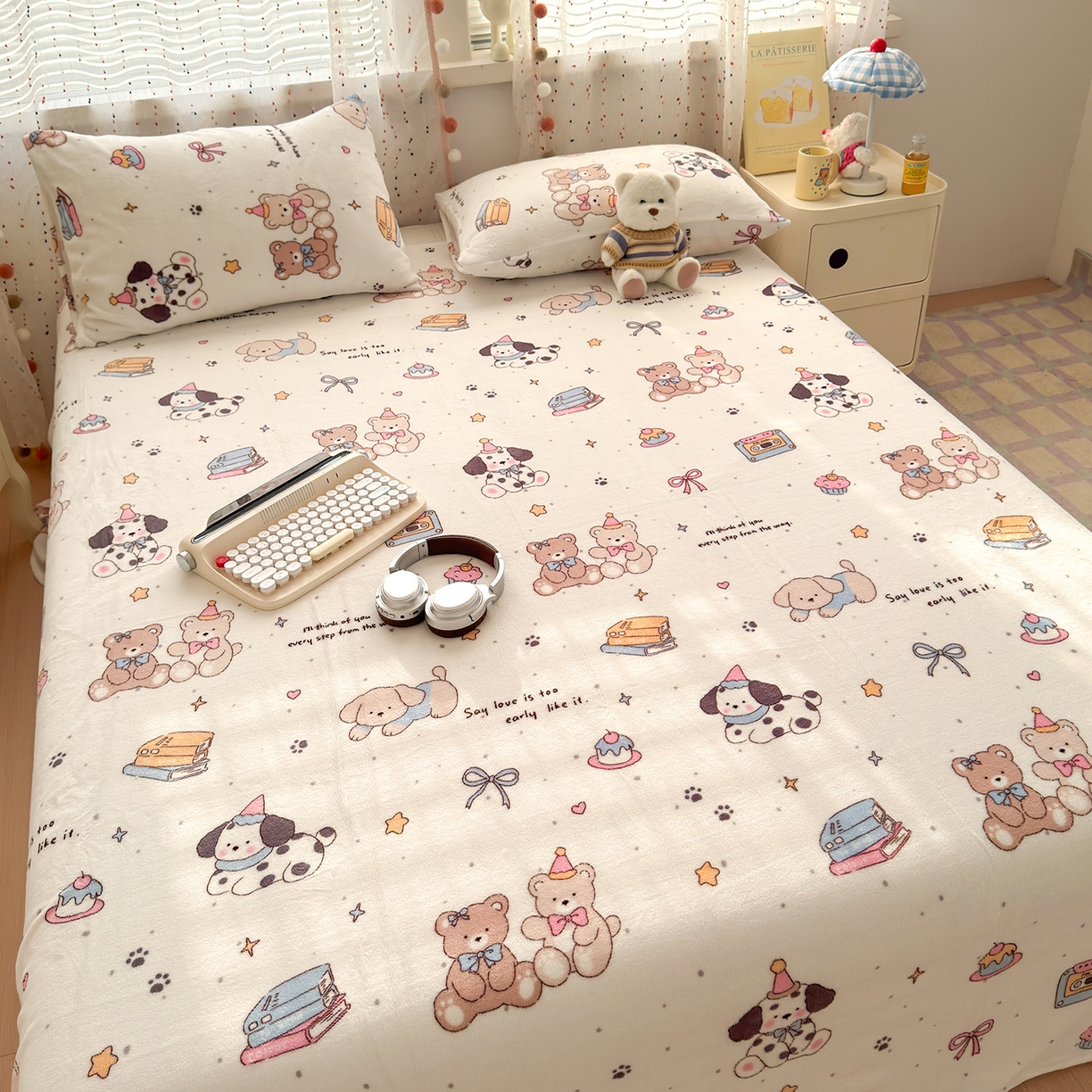 91家纺网 家纺一手货源 找家纺 沐芷 2025 A类牛奶绒床单高克重加厚床单单件加绒床单三件套珊瑚绒 提供买家秀（下载文件包，包含买家秀） 【绒】磁带熊仔