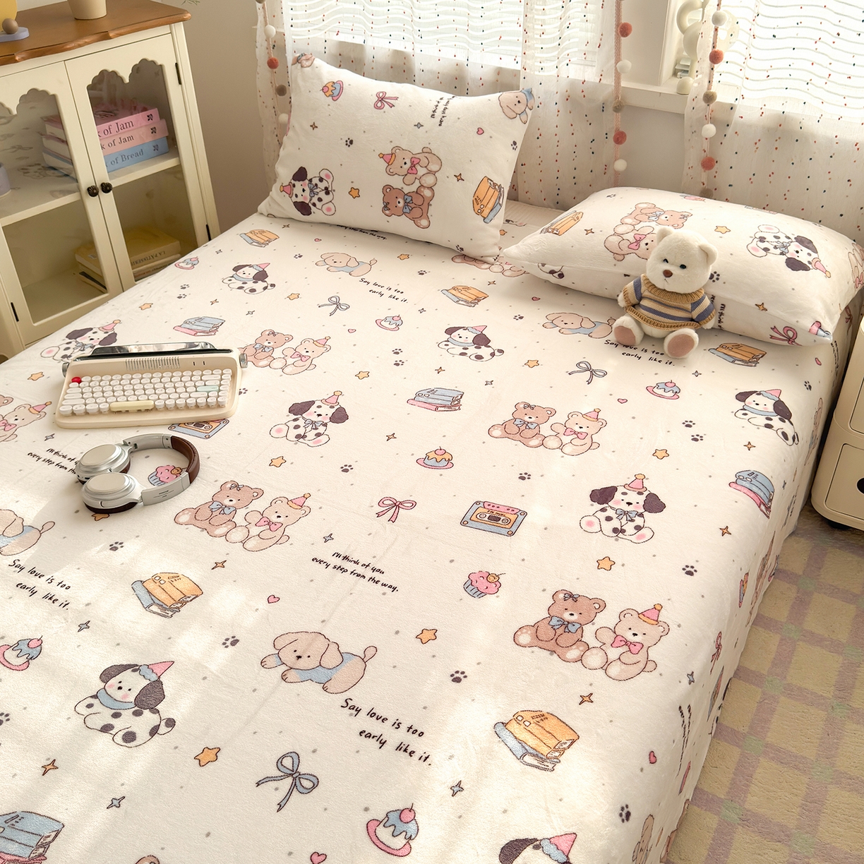 91家纺网 家纺一手货源 找家纺 沐芷 2025 A类牛奶绒床单高克重加厚床单单件加绒床单三件套珊瑚绒 提供买家秀（下载文件包，包含买家秀） 【绒】磁带熊仔