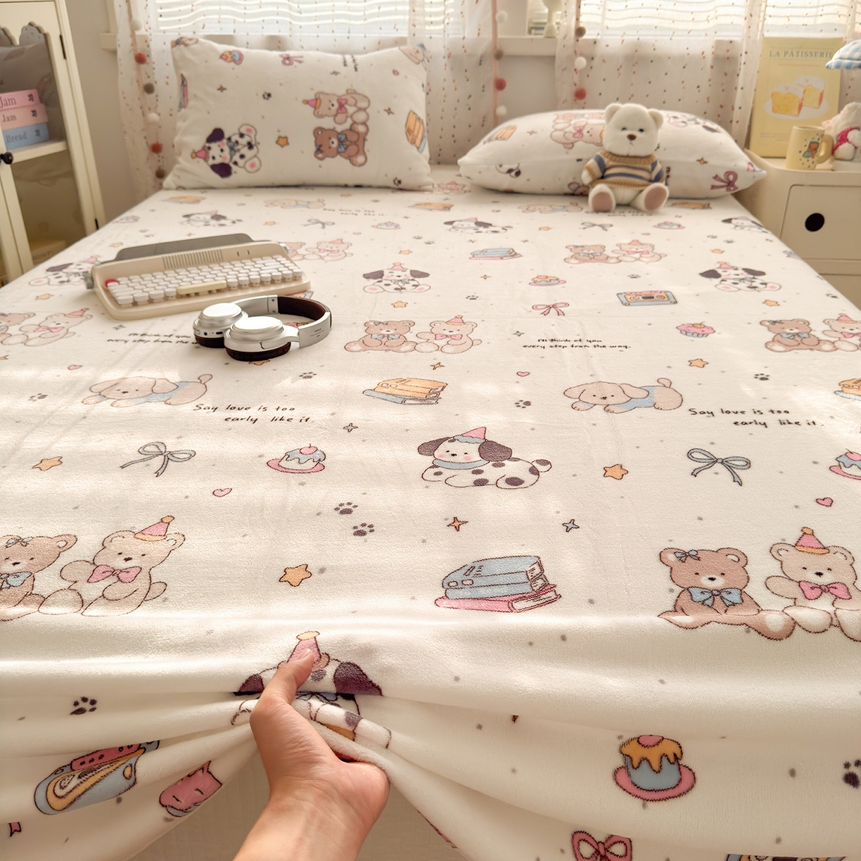 91家纺网 家纺一手货源 找家纺 沐芷 2025 A类牛奶绒床单高克重加厚床单单件加绒床单三件套珊瑚绒 提供买家秀（下载文件包，包含买家秀） 【绒】磁带熊仔