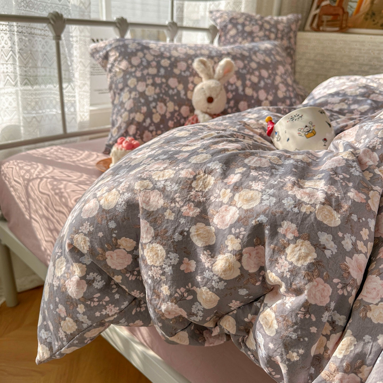 91家纺网 家纺一手货源 找家纺 优选 2025新款加厚爆款小布袋韩国古法水洗棉床单学生三件套床笠款四件套 花漾