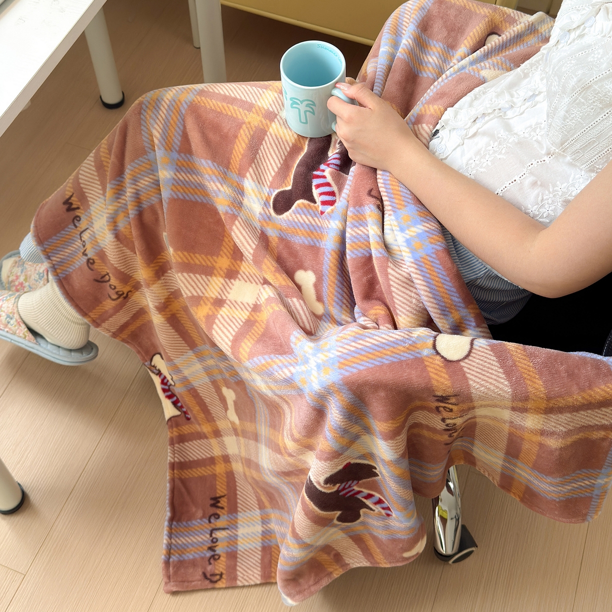 91家纺网 家纺一手货源 找家纺 沐芷 2025 A类牛奶绒毛毯印花盖毯毛毯午休毯卡通多功能沙发毯空调毯 提供买家秀（下载文件包，包含买家秀） 【绒】围脖咖咖