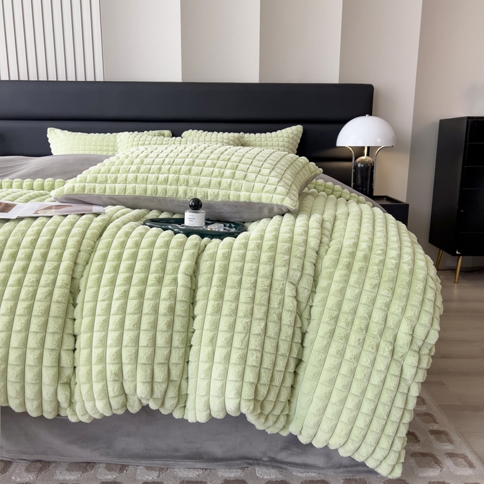 91家纺网 家纺一手货源 找家纺 印季家纺 2025新款立体剪花格子兔毛绒四件套 草绿-灰