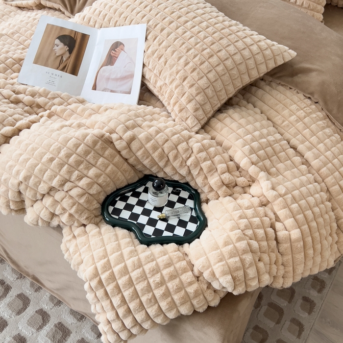 91家纺网 家纺一手货源 找家纺 印季家纺 2025新款立体剪花格子兔毛绒四件套 卡其