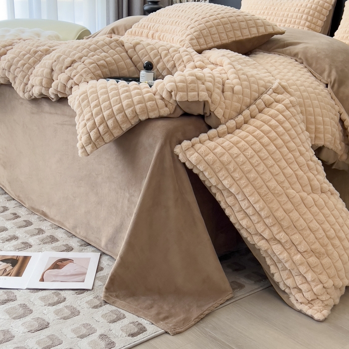 91家纺网 家纺一手货源 找家纺 印季家纺 2025新款立体剪花格子兔毛绒四件套 卡其