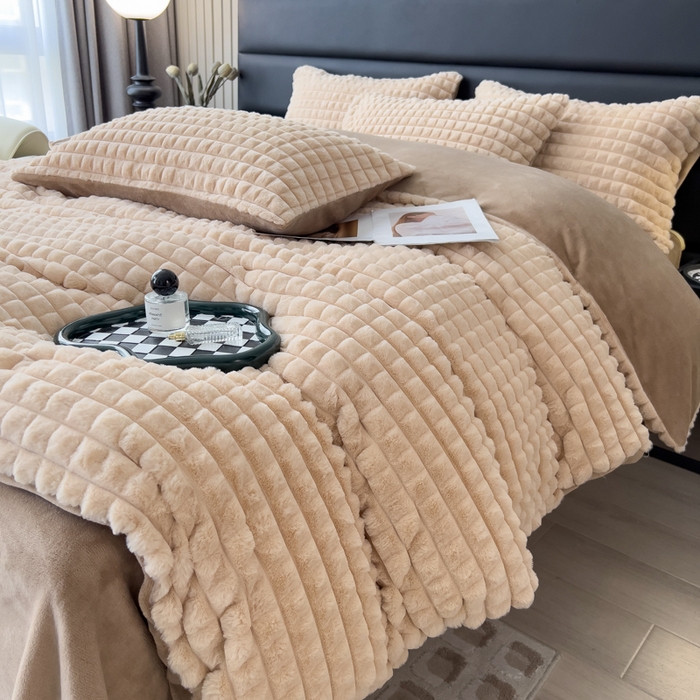 91家纺网 家纺一手货源 找家纺 印季家纺 2025新款立体剪花格子兔毛绒四件套 卡其