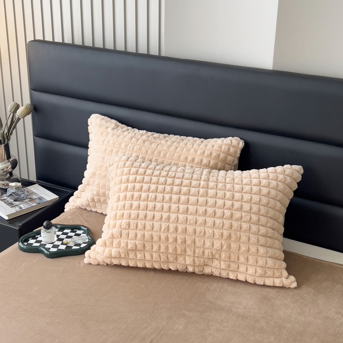 91家纺网 家纺一手货源 找家纺 印季家纺 2025新款立体剪花格子兔毛绒四件套 卡其