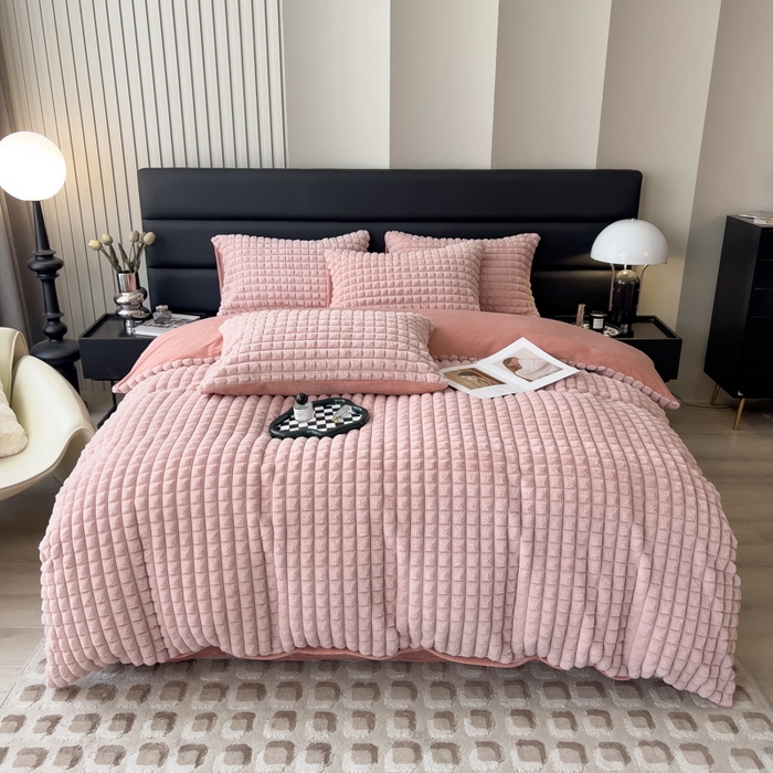 91家纺网 家纺一手货源 找家纺 印季家纺 2025新款立体剪花格子兔毛绒四件套 豆沙