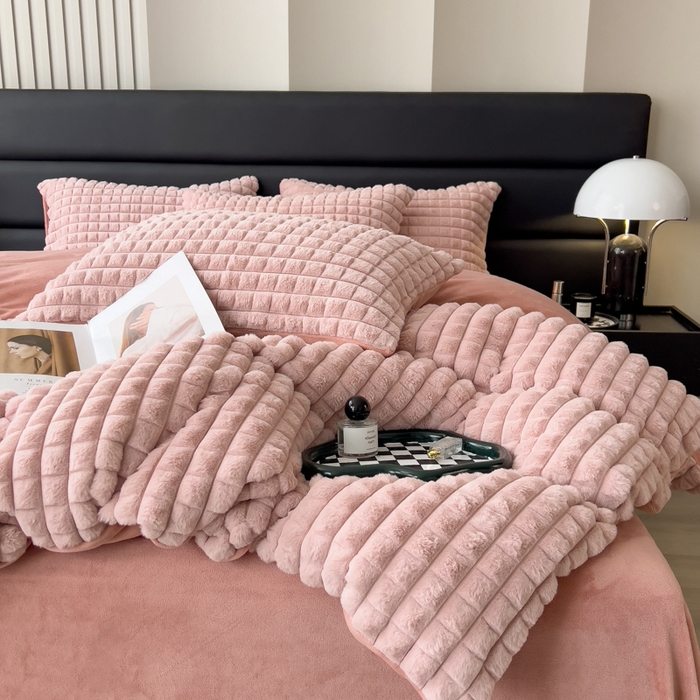 91家纺网 家纺一手货源 找家纺 印季家纺 2025新款立体剪花格子兔毛绒四件套 豆沙