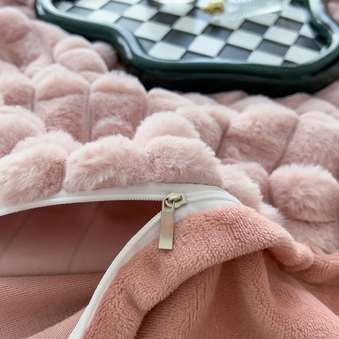 91家纺网 家纺一手货源 找家纺 印季家纺 2025新款立体剪花格子兔毛绒四件套 豆沙