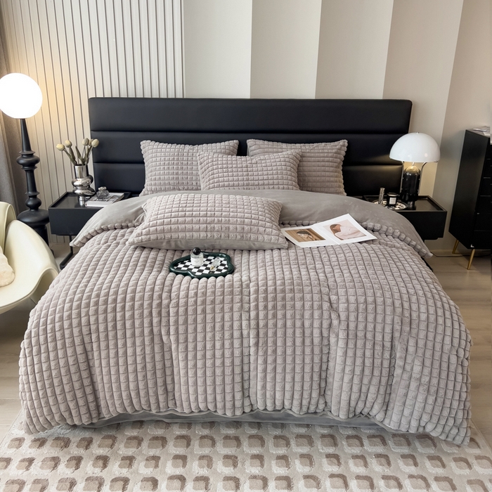 91家纺网 家纺一手货源 找家纺 印季家纺 2025新款立体剪花格子兔毛绒四件套 高级灰