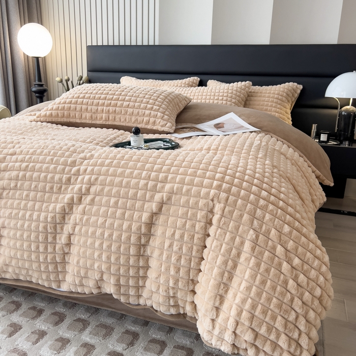 91家纺网 家纺一手货源 找家纺 印季家纺 2025新款立体剪花格子兔毛绒四件套 卡其