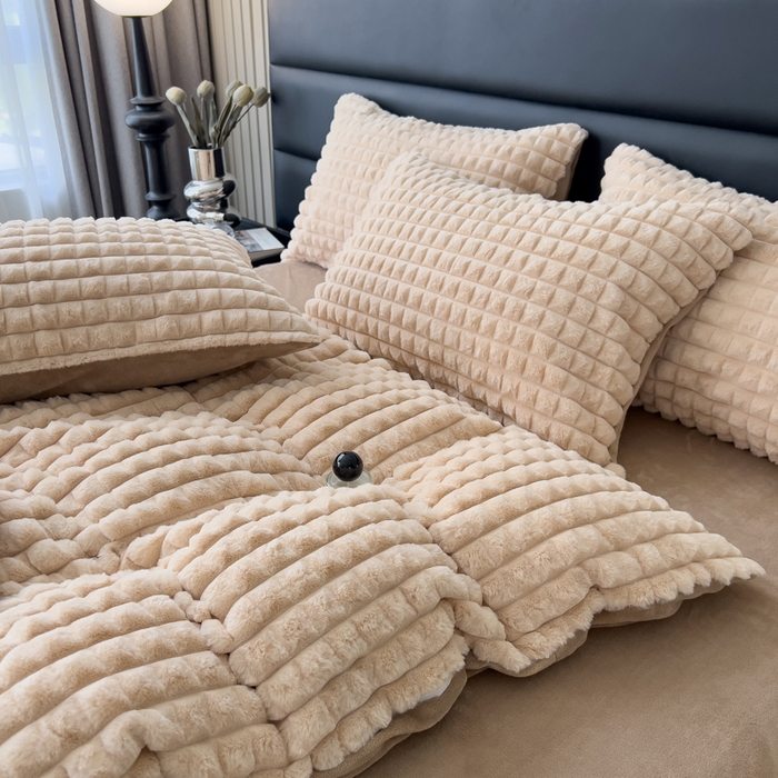 91家纺网 家纺一手货源 找家纺 印季家纺 2025新款立体剪花格子兔毛绒四件套 卡其