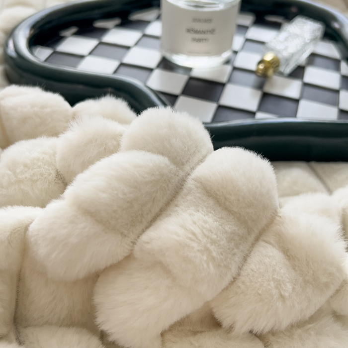 91家纺网 家纺一手货源 找家纺 印季家纺 2025新款立体剪花格子兔毛绒四件套 奶白-灰