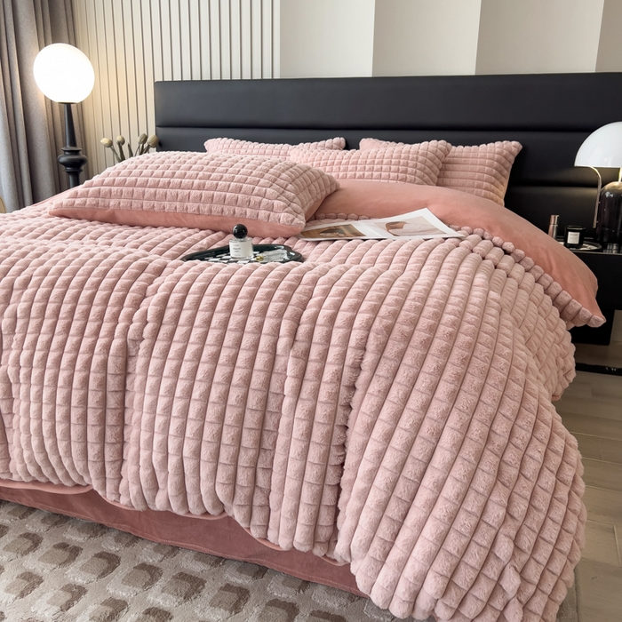 91家纺网 家纺一手货源 找家纺 印季家纺 2025新款立体剪花格子兔毛绒四件套 豆沙