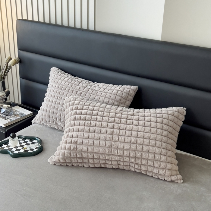 91家纺网 家纺一手货源 找家纺 印季家纺 2025新款立体剪花格子兔毛绒四件套 高级灰