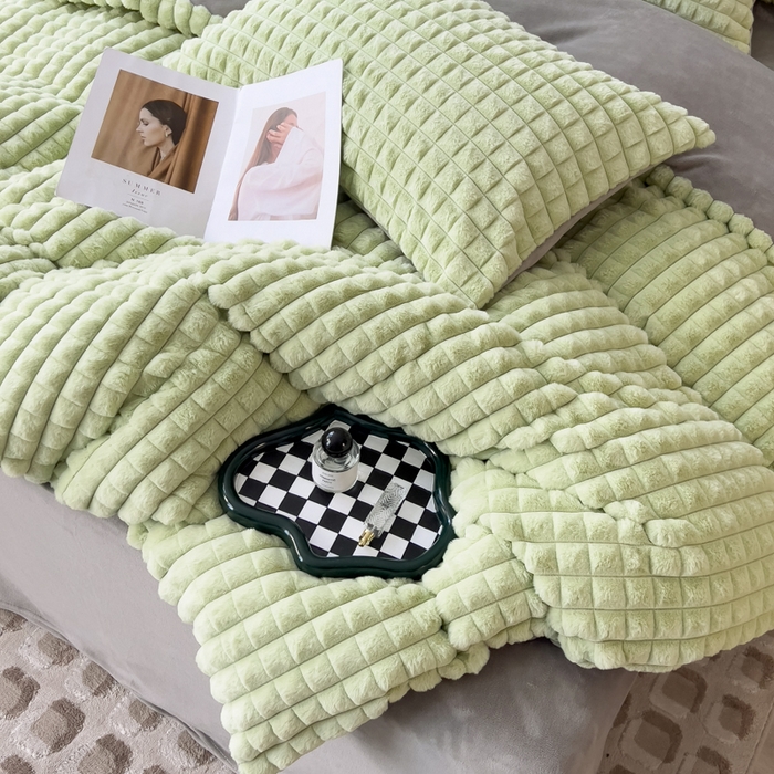 91家纺网 家纺一手货源 找家纺 印季家纺 2025新款立体剪花格子兔毛绒四件套 草绿-灰