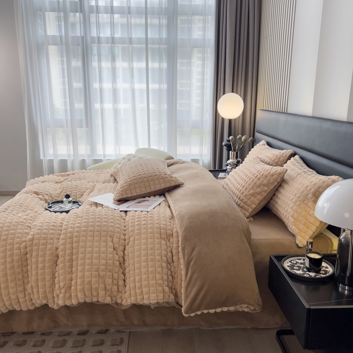 91家纺网 家纺一手货源 找家纺 印季家纺 2025新款立体剪花格子兔毛绒四件套 卡其