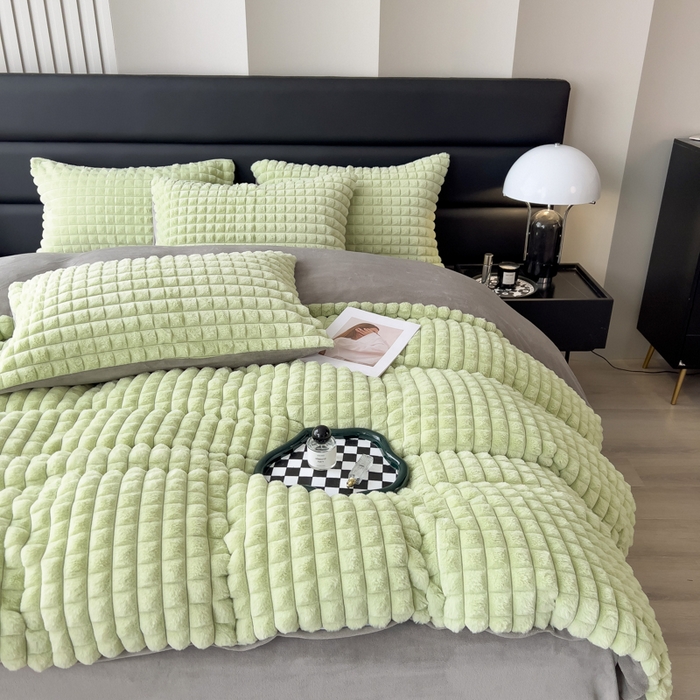 91家纺网 家纺一手货源 找家纺 印季家纺 2025新款立体剪花格子兔毛绒四件套 草绿-灰