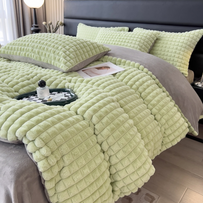 91家纺网 家纺一手货源 找家纺 印季家纺 2025新款立体剪花格子兔毛绒四件套 草绿-灰