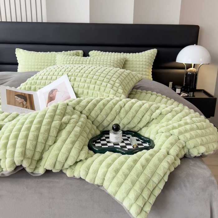 91家纺网 家纺一手货源 找家纺 印季家纺 2025新款立体剪花格子兔毛绒四件套 草绿-灰