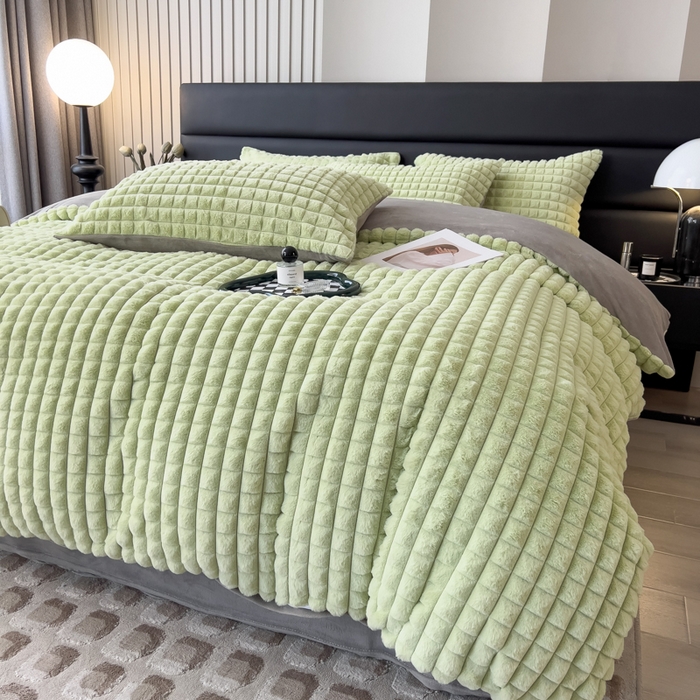 91家纺网 家纺一手货源 找家纺 印季家纺 2025新款立体剪花格子兔毛绒四件套 草绿-灰