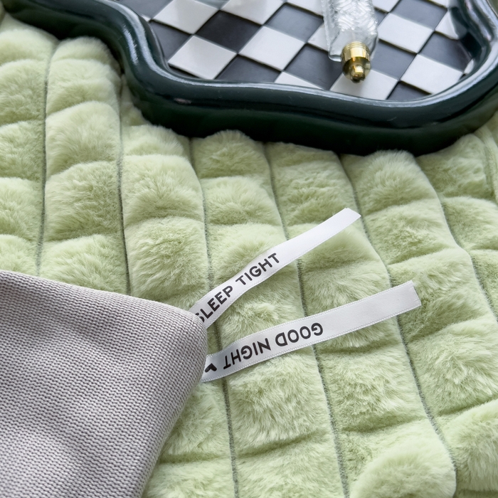 91家纺网 家纺一手货源 找家纺 印季家纺 2025新款立体剪花格子兔毛绒四件套 草绿-灰