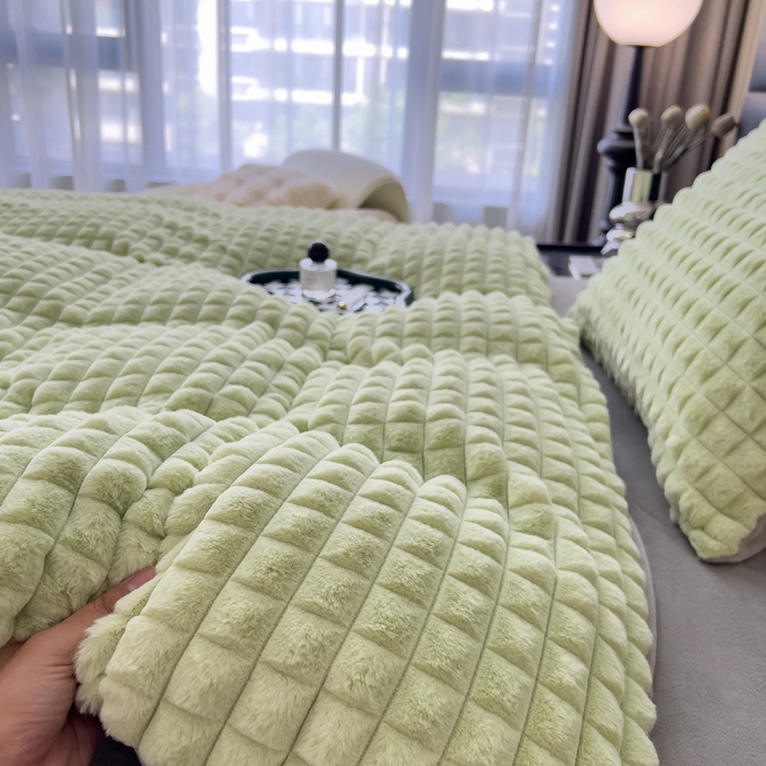 91家纺网 家纺一手货源 找家纺 印季家纺 2025新款立体剪花格子兔毛绒四件套 草绿-灰