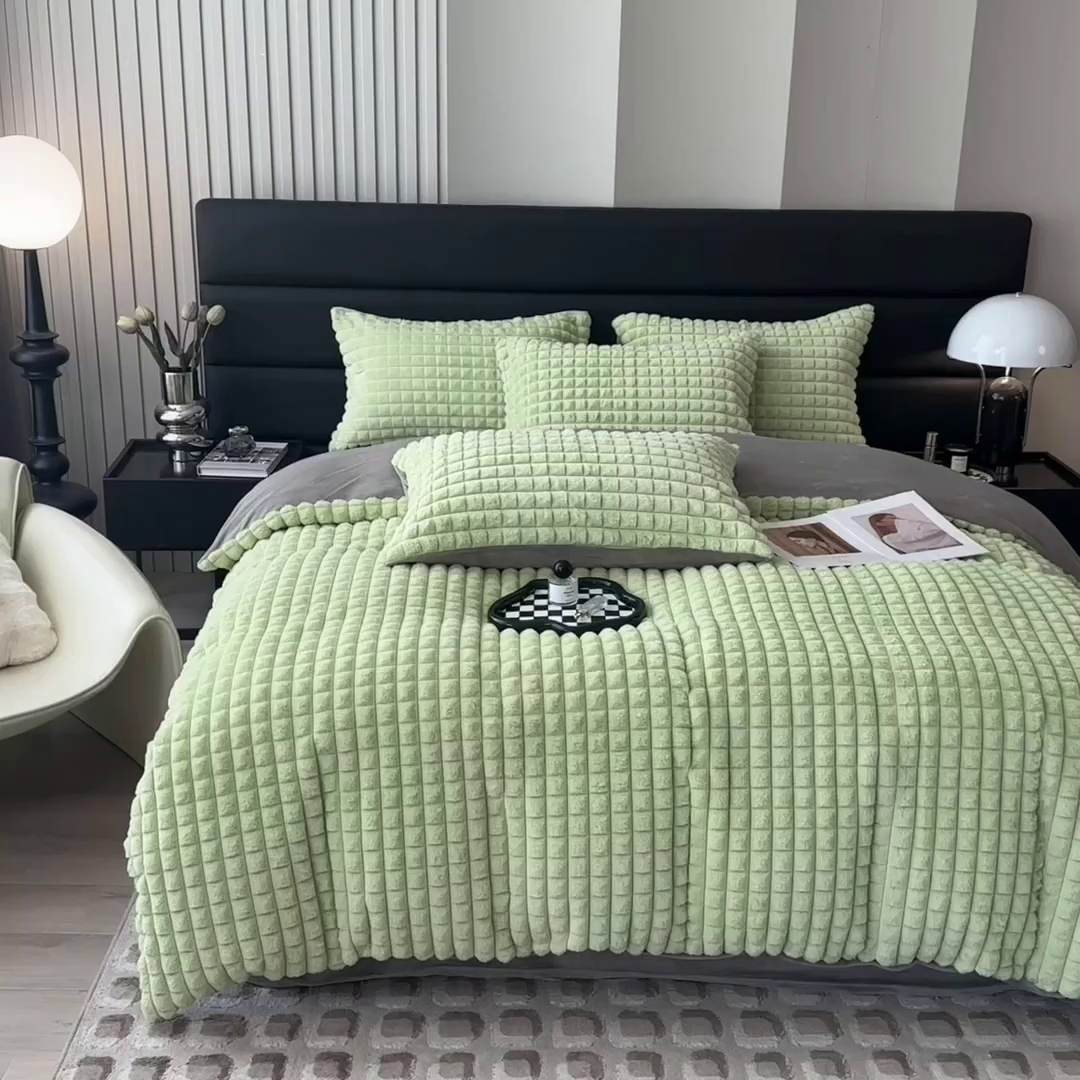 91家纺网 家纺一手货源 找家纺 印季家纺 2025新款立体剪花格子兔毛绒四件套 草绿-灰