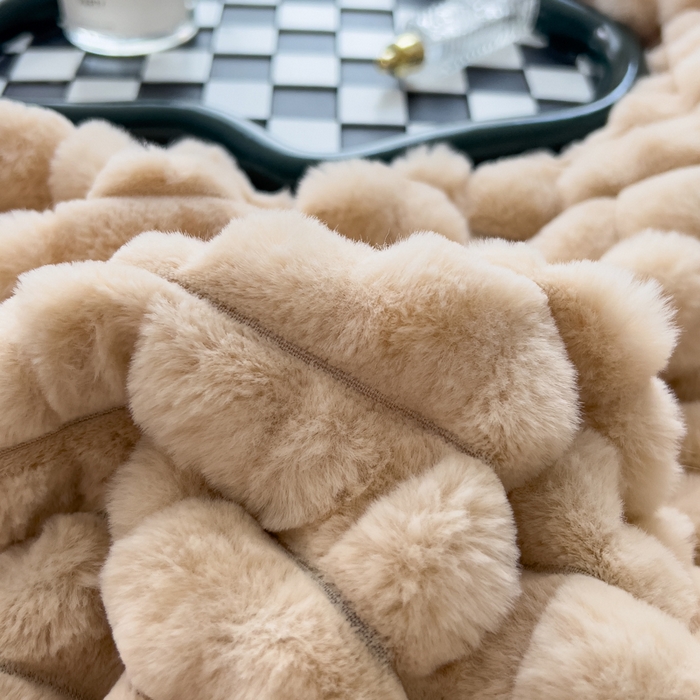 91家纺网 家纺一手货源 找家纺 印季家纺 2025新款立体剪花格子兔毛绒四件套 卡其