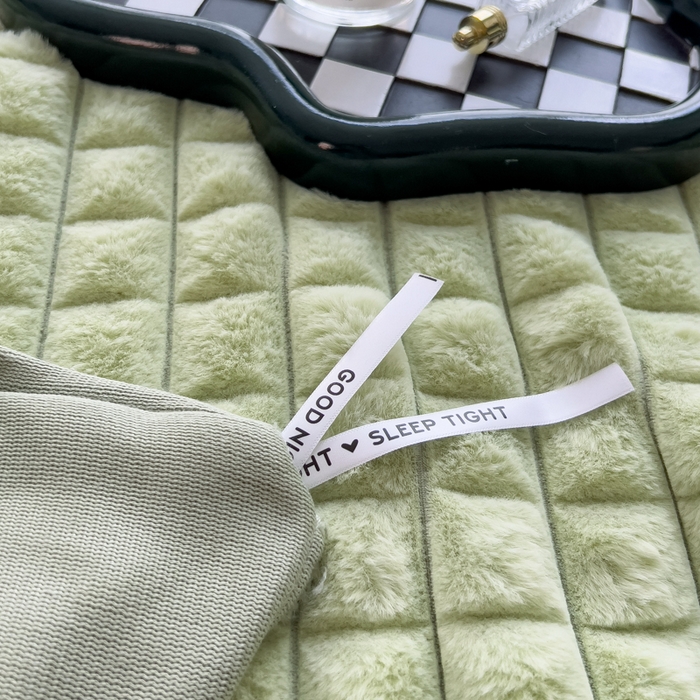 91家纺网 家纺一手货源 找家纺 印季家纺 2025新款立体剪花格子兔毛绒四件套 草绿