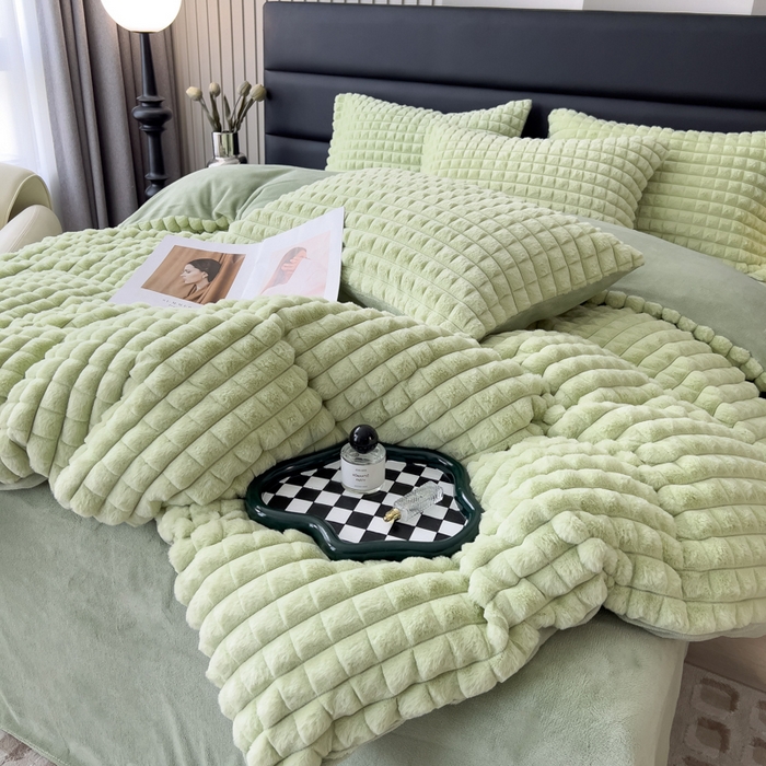 91家纺网 家纺一手货源 找家纺 印季家纺 2025新款立体剪花格子兔毛绒四件套 草绿