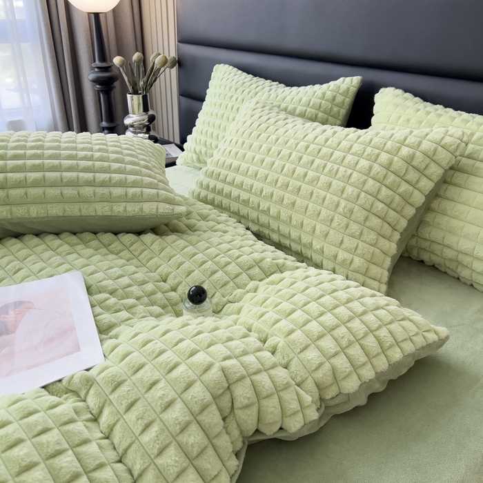 91家纺网 家纺一手货源 找家纺 印季家纺 2025新款立体剪花格子兔毛绒四件套 草绿