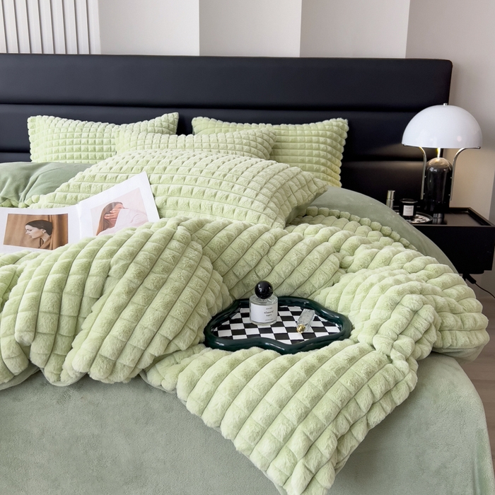 91家纺网 家纺一手货源 找家纺 印季家纺 2025新款立体剪花格子兔毛绒四件套 草绿