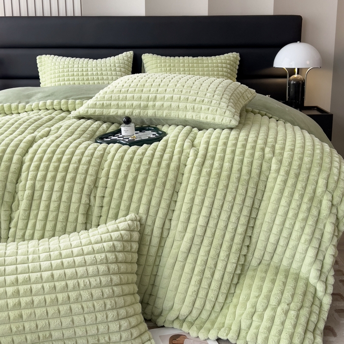 91家纺网 家纺一手货源 找家纺 印季家纺 2025新款立体剪花格子兔毛绒四件套 草绿