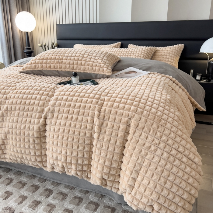 91家纺网 家纺一手货源 找家纺 印季家纺 2025新款立体剪花格子兔毛绒四件套 卡其-灰