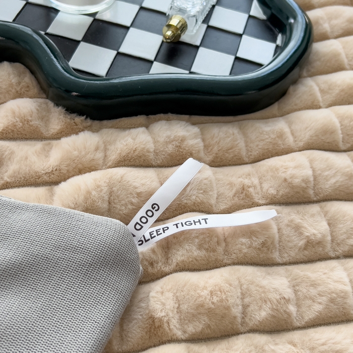 91家纺网 家纺一手货源 找家纺 印季家纺 2025新款立体剪花格子兔毛绒四件套 卡其-灰