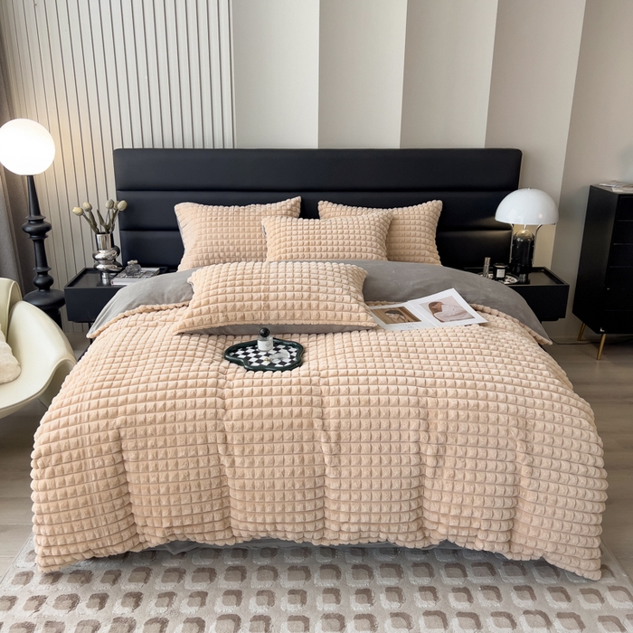 91家纺网 家纺一手货源 找家纺 印季家纺 2025新款立体剪花格子兔毛绒四件套 卡其-灰