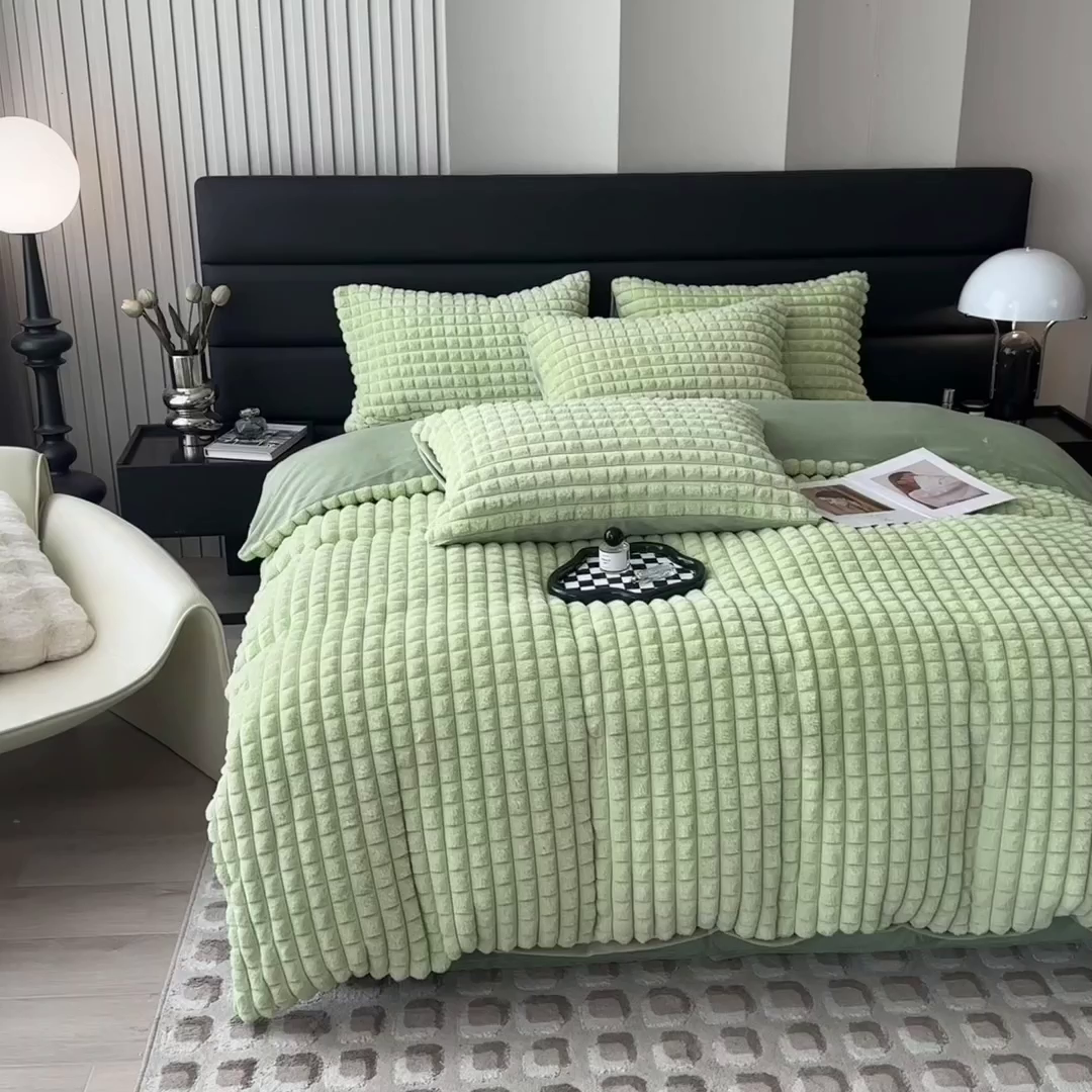 91家纺网 家纺一手货源 找家纺 印季家纺 2025新款立体剪花格子兔毛绒四件套 草绿