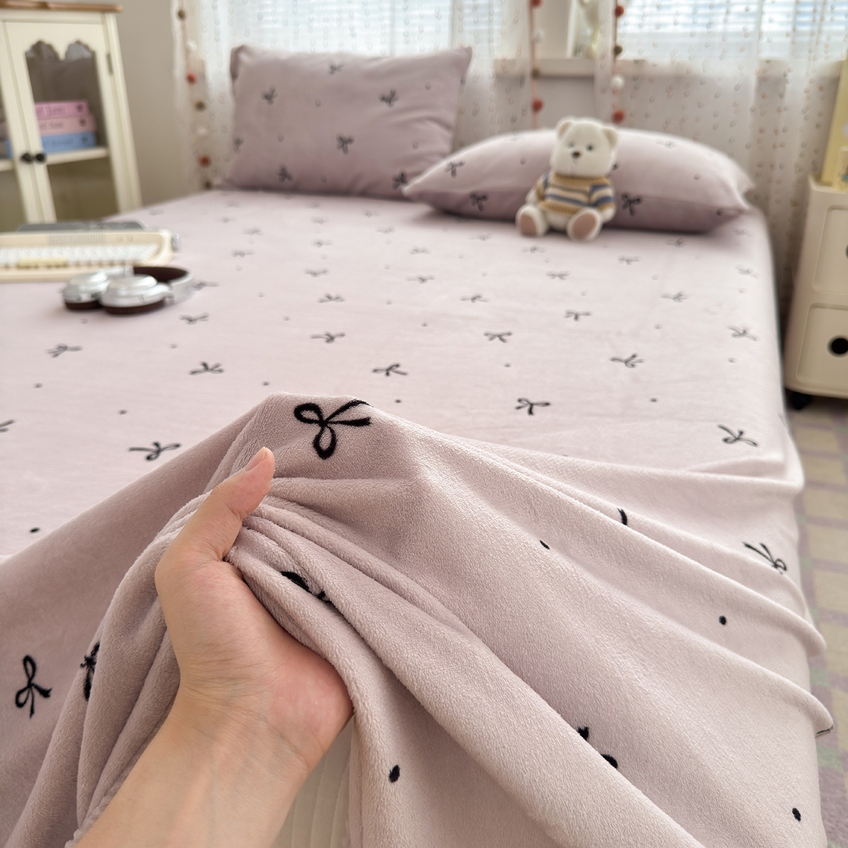 91家纺网 家纺一手货源 找家纺 沐芷 2025 A类牛奶绒床单高克重加厚床单单件加绒床单三件套珊瑚绒 提供买家秀（下载文件包，包含买家秀） 【绒】小蝴蝶结紫