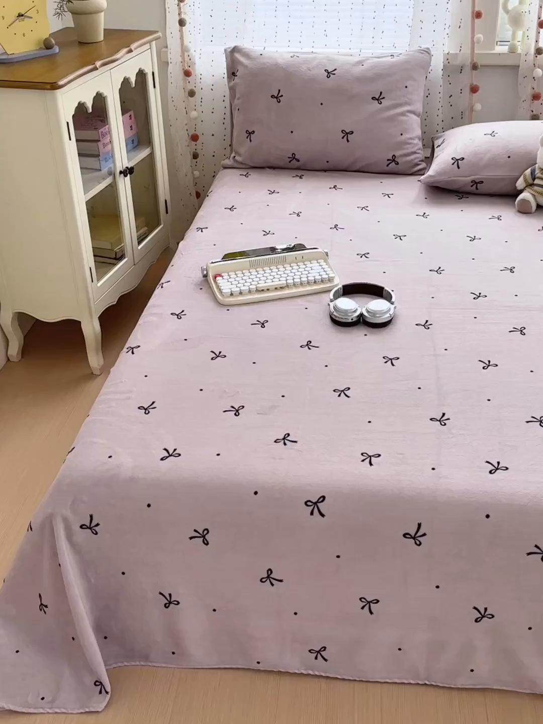 91家纺网 家纺一手货源 找家纺 沐芷 2025 A类牛奶绒床单高克重加厚床单单件加绒床单三件套珊瑚绒 提供买家秀（下载文件包，包含买家秀） 【绒】小蝴蝶结紫