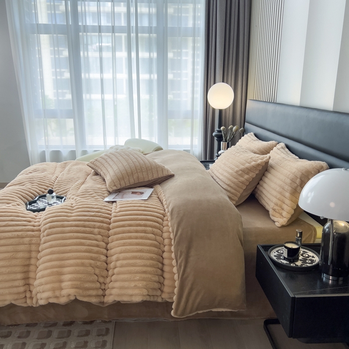 91家纺网 家纺一手货源 找家纺 （总）印季家纺 2025新款立体剪花条纹兔毛绒四件套