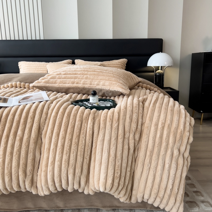 91家纺网 家纺一手货源 找家纺 （总）印季家纺 2025新款立体剪花条纹兔毛绒四件套