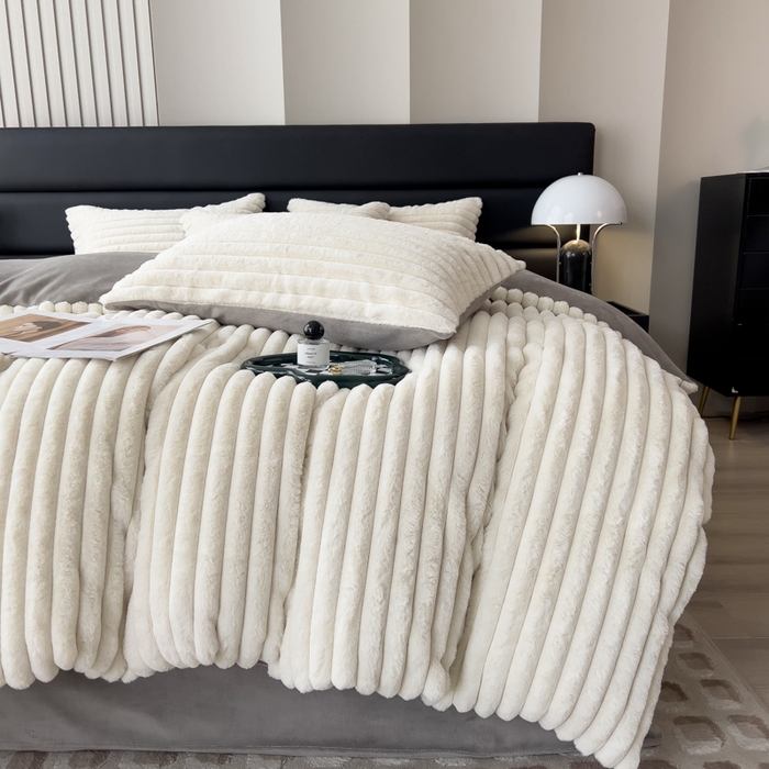 91家纺网 家纺一手货源 找家纺 （总）印季家纺 2025新款立体剪花条纹兔毛绒四件套